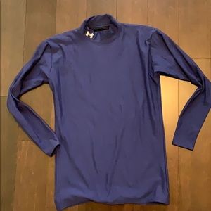 Under Armour men’s long sleeve shirt.